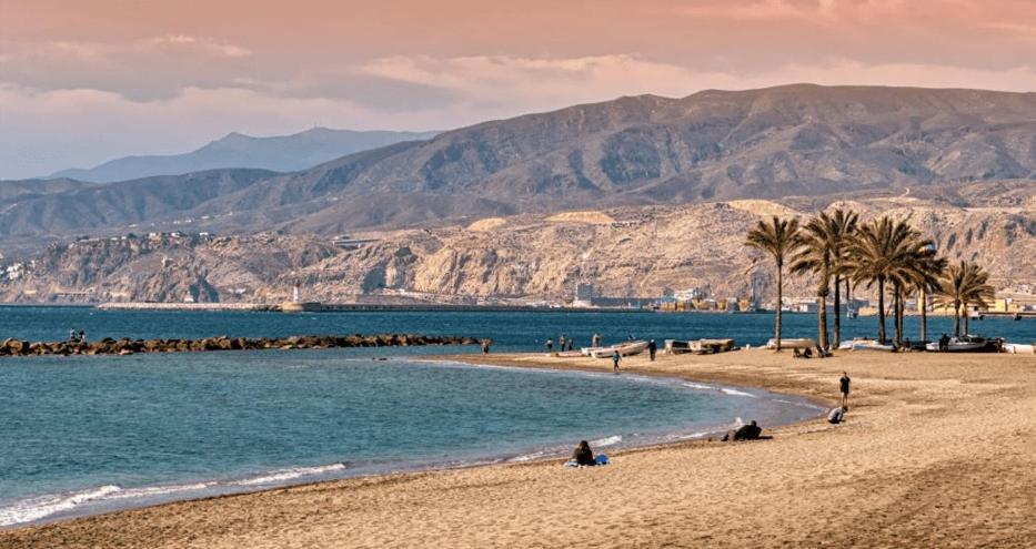 De 3 A Un Paso De La Playa Y El Centro Almeria